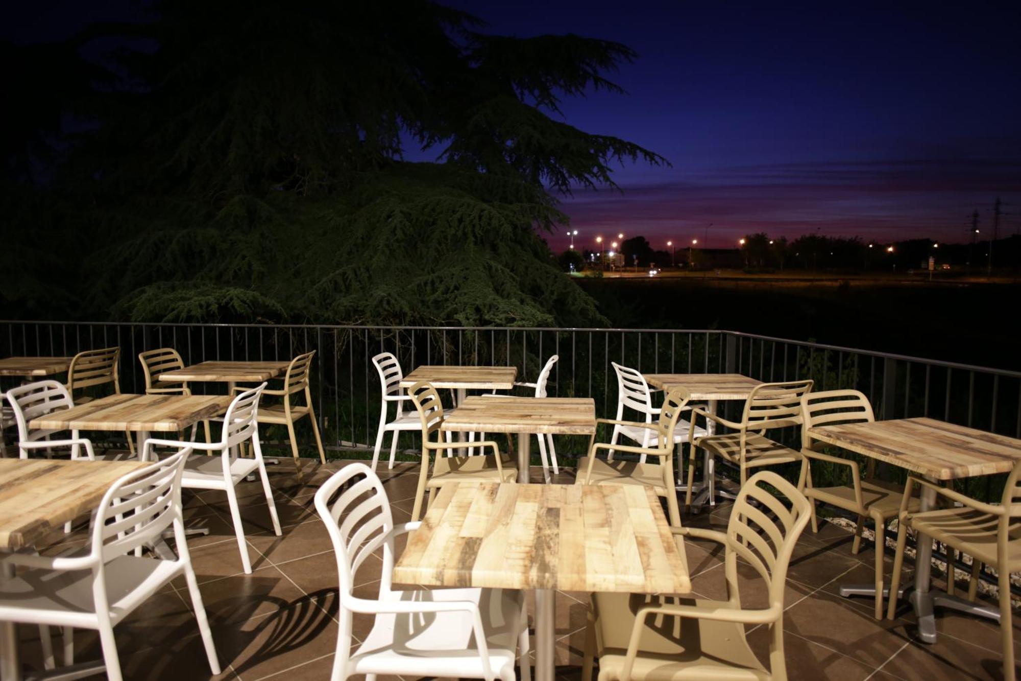 Ibis Styles Villeneuve Sur Lot Exterior photo