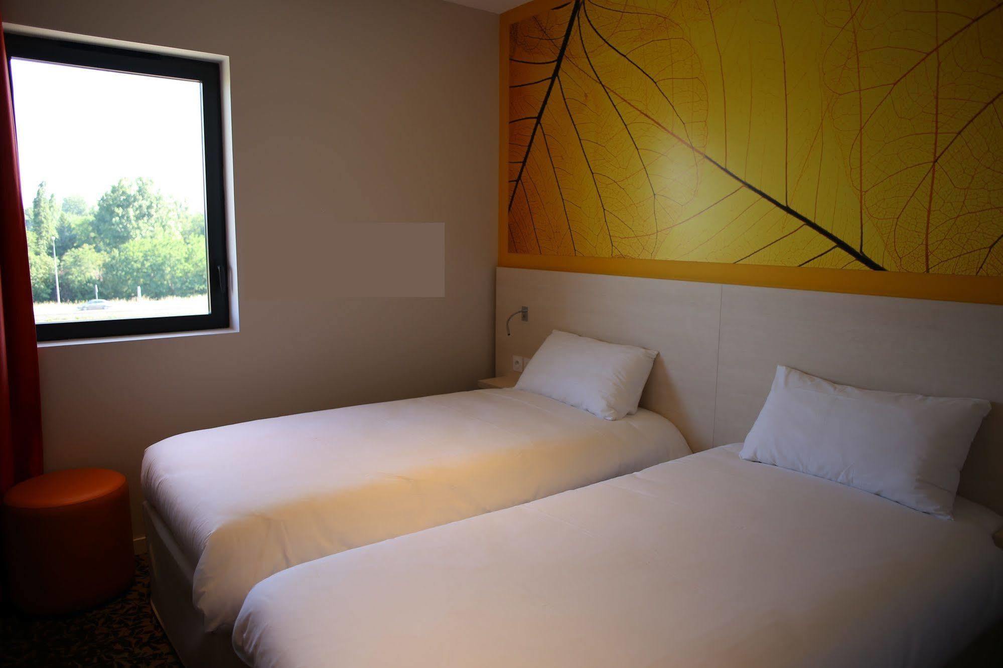Ibis Styles Villeneuve Sur Lot Exterior photo